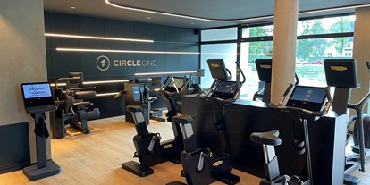 FitnessStudio Suche - Deutschland - Der CIRCLE im wunderschönen Studio. Hier wird Fitness Training an den Geräten durchgeführt.  - CIRCLEONE Herford